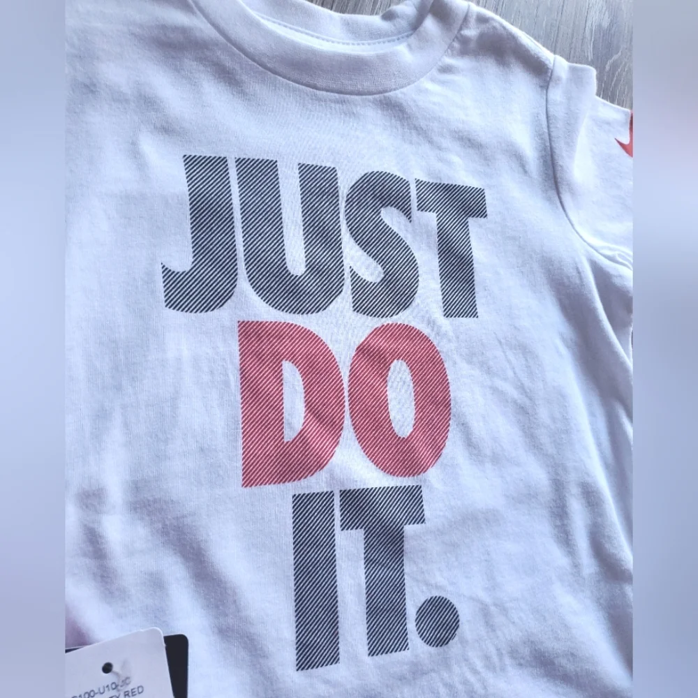 NIKE toddler boy's white, black & red graphic tee,nylon shorts set Sz 2T